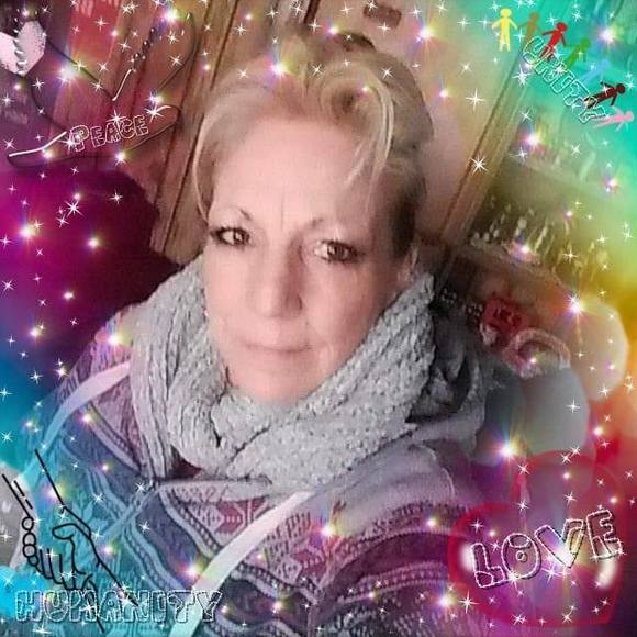 Meet your Posher, Mona - Picture 1 of 3